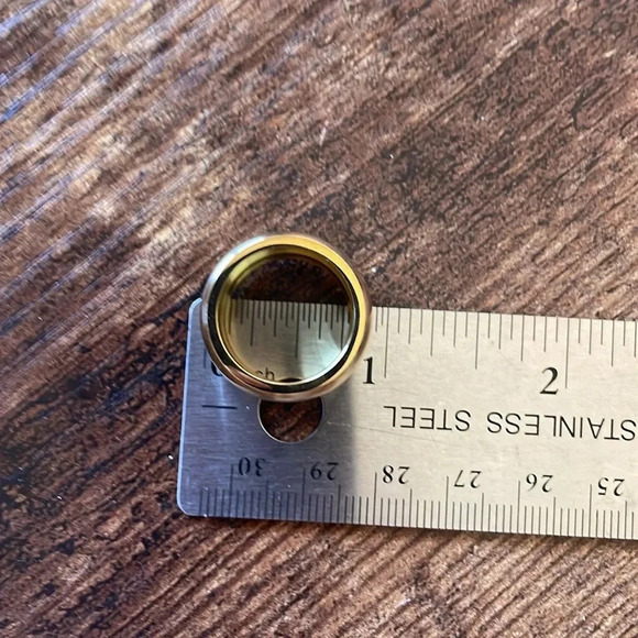 ❤️ 2/$20 or 3/$25 Gold Chunky Statement Ring Approx Size 7 - Picture 4 of 5